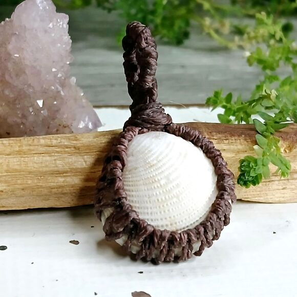 Macrame Seashell Pendant, Shell Jewelry, Natural Shell Pendant 1.75" - Picture 2 of 4
